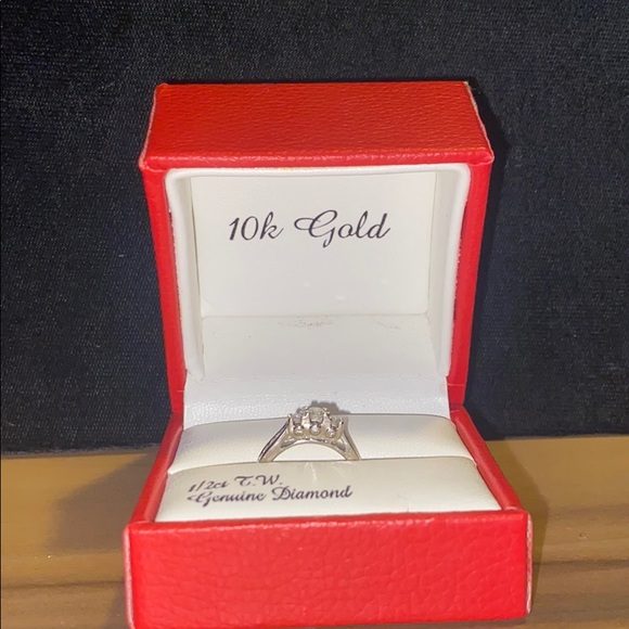 10K white gold diamond ring - Picture 2 of 7